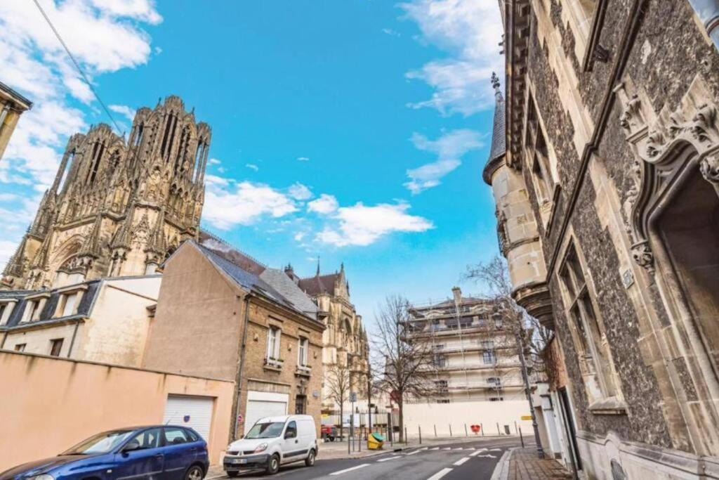Fire, Appartement Vue Cathedrale Reims Buitenkant foto